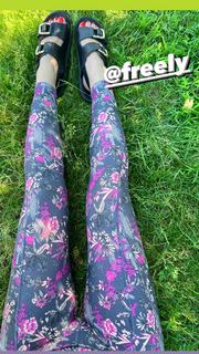 Laura Rutledge feet photo thumbnail