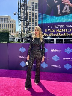 Laura Rutledge feet photo thumbnail