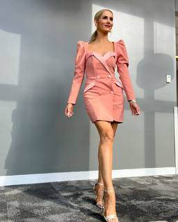 Laura Rutledge feet photo thumbnail