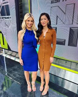 Laura Rutledge feet photo thumbnail