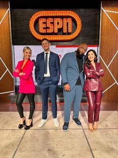 Laura Rutledge feet photo thumbnail