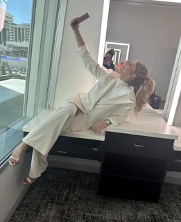 Laura Rutledge feet photo thumbnail