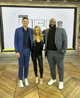 Laura Rutledge feet photo thumbnail