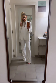 Laura Rutledge feet photo thumbnail