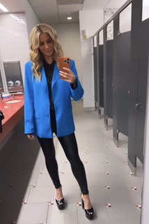 Laura Rutledge feet photo thumbnail