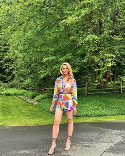 Laura Rutledge feet photo thumbnail
