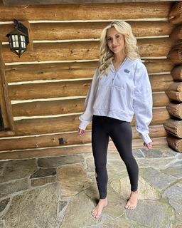 Laura Rutledge feet photo thumbnail
