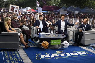 Laura Rutledge feet photo thumbnail