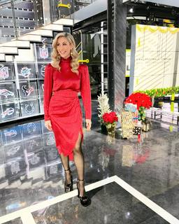 Laura Rutledge feet photo thumbnail