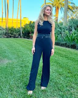 Laura Rutledge feet photo thumbnail