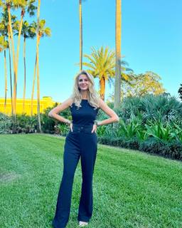 Laura Rutledge feet photo thumbnail