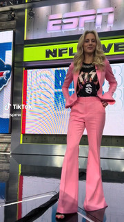 Laura Rutledge feet photo thumbnail