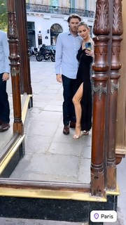 Laura Rutledge feet photo thumbnail