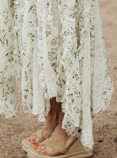 Laura Rutledge feet photo thumbnail
