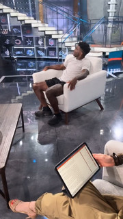 Laura Rutledge feet photo thumbnail