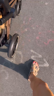 Laura Rutledge feet photo thumbnail