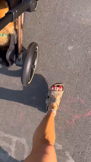 Laura Rutledge feet photo thumbnail