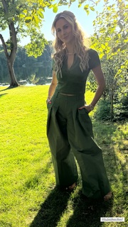 Laura Rutledge feet photo thumbnail