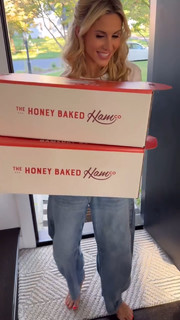 Laura Rutledge feet photo thumbnail