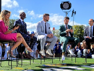 Laura Rutledge feet photo thumbnail