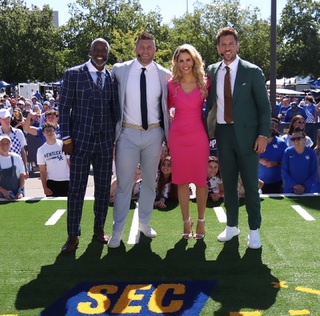 Laura Rutledge feet photo thumbnail