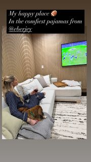 Laura Rutledge feet photo thumbnail