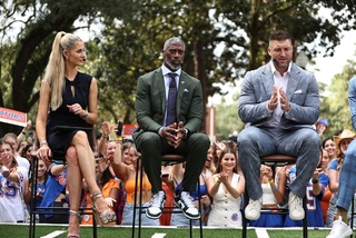 Laura Rutledge feet photo thumbnail