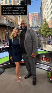 Laura Rutledge feet photo thumbnail