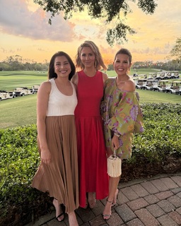 Laura Rutledge feet photo thumbnail