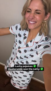 Laura Rutledge feet photo thumbnail