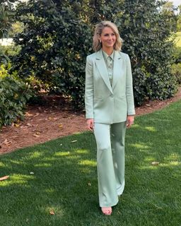 Laura Rutledge feet photo thumbnail