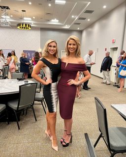 Laura Rutledge feet photo thumbnail