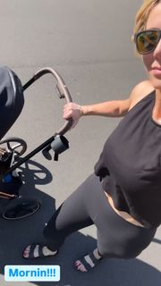 Laura Rutledge feet photo thumbnail