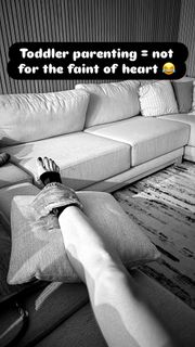 Laura Rutledge feet photo thumbnail