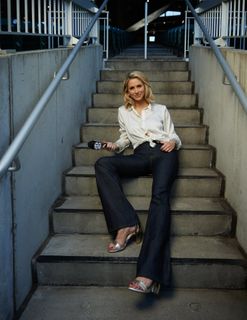 Laura Rutledge feet photo thumbnail