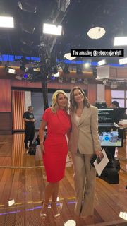 Laura Rutledge feet photo thumbnail