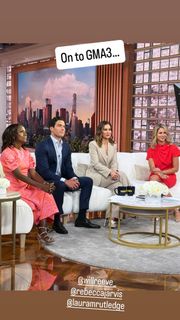 Laura Rutledge feet photo thumbnail