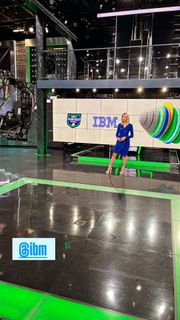 Laura Rutledge feet photo thumbnail