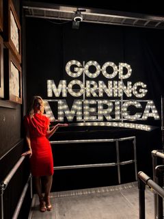 Laura Rutledge feet photo thumbnail