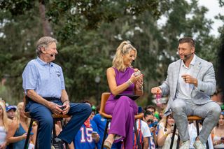 Laura Rutledge feet photo thumbnail