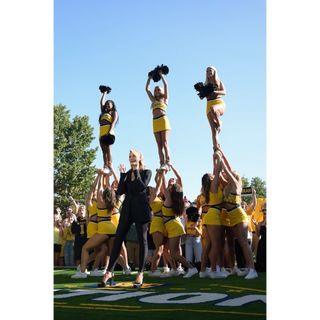 Laura Rutledge feet photo thumbnail