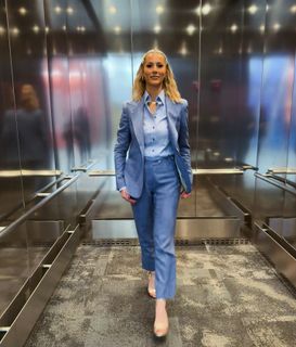 Laura Rutledge feet photo thumbnail