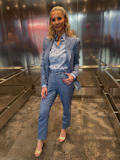 Laura Rutledge feet photo thumbnail