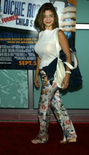 Laura San Giacomo feet photo thumbnail