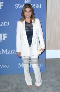 Laura San Giacomo feet photo thumbnail