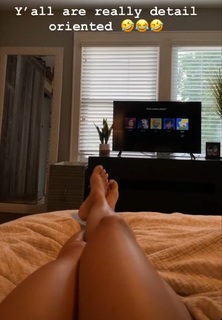 Laura Sanko feet photo thumbnail