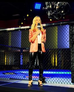 Laura Sanko feet photo thumbnail