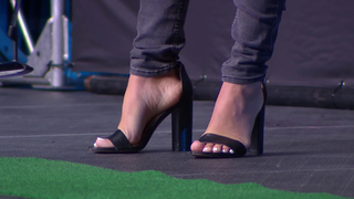 Laura Sanko feet photo thumbnail