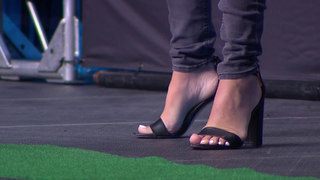 Laura Sanko feet photo thumbnail