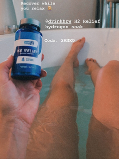 Laura Sanko feet photo thumbnail